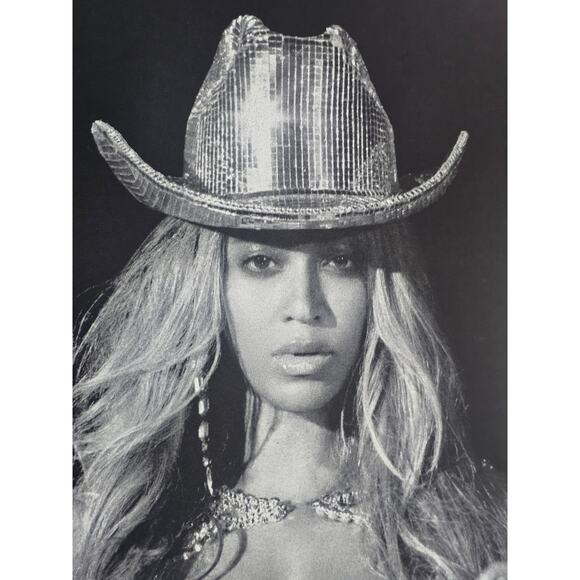 BEYONCE OFFICIAL RENAISSANCE WORLD TOUR CONCERT T-SHIRT COWBOY HAT Size S - Picture 2 of 8